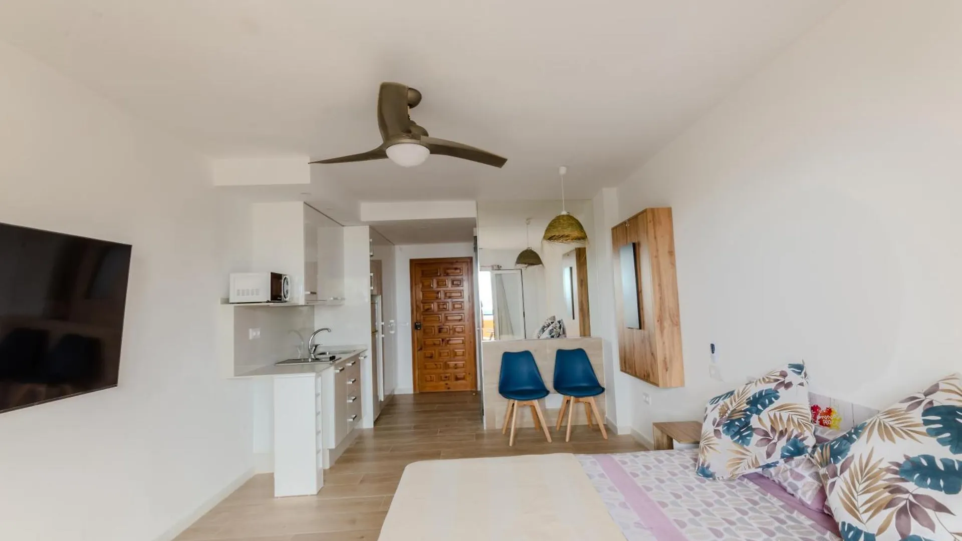 Levante 24 Estudio Naturista Primera Linea ベラ 0*,  スペイン