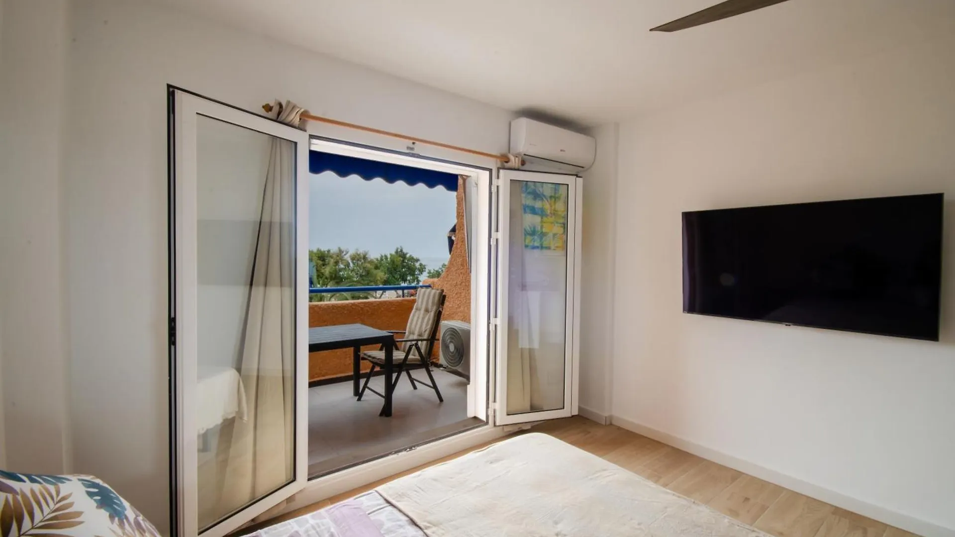 Levante 24 Estudio Naturista Primera Linea ベラ アパート