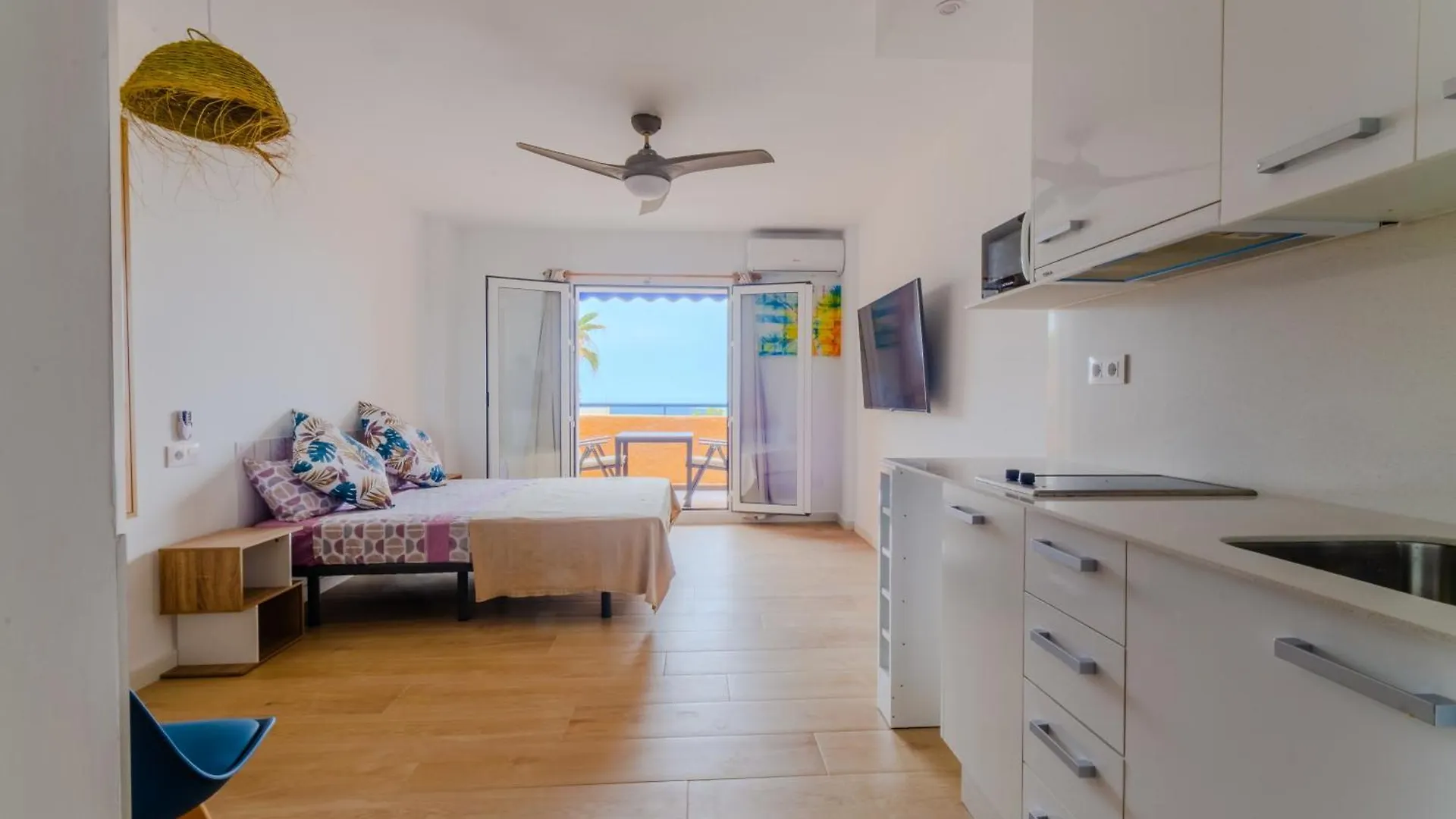 Levante 24 Estudio Naturista Primera Linea ベラ スペイン